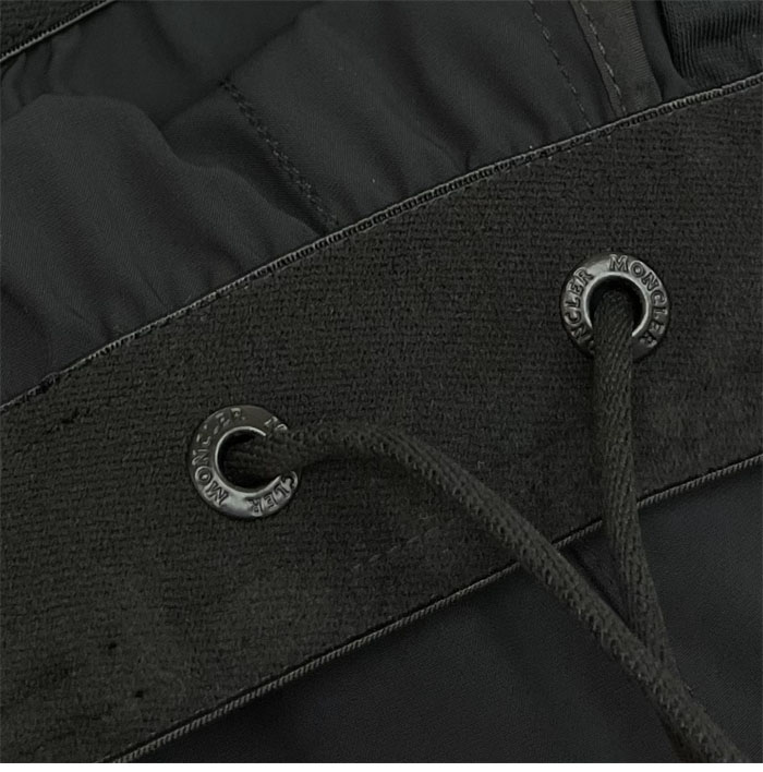 Moncler 몽클레어 로고 패치 바이스트레치 나일론 숏 팬츠 레플리카 7번 이미지 - 의류 | 세미샵 레플리카 사이트