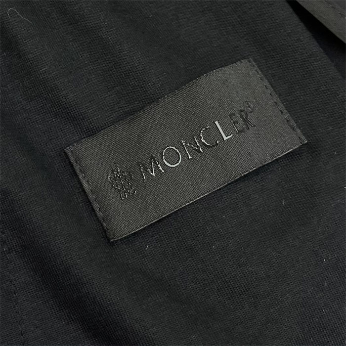 Moncler 몽클레어 로고 패치 바이스트레치 나일론 숏 팬츠 레플리카 8번 이미지 - 의류 | 세미샵 레플리카 사이트