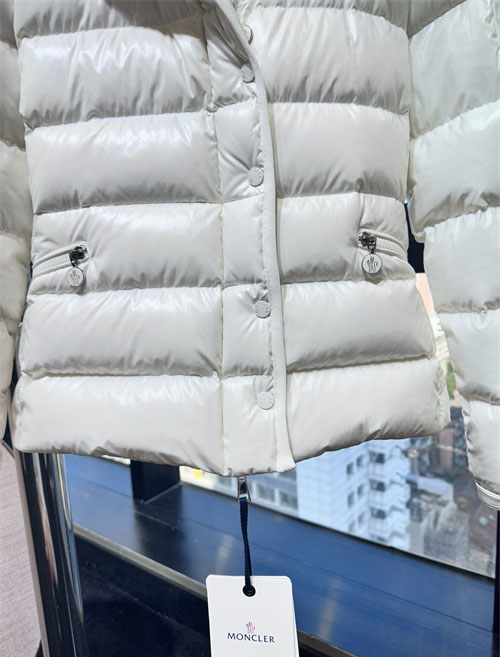 Moncler 몽클레어 바란테 Barante 여성 숏 다운 패딩 자켓 레플리카 15번 이미지 - 의류 | 세미샵 레플리카 사이트
