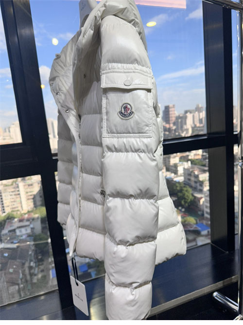 Moncler 몽클레어 바란테 Barante 여성 숏 다운 패딩 자켓 레플리카 17번 이미지 - 의류 | 세미샵 레플리카 사이트