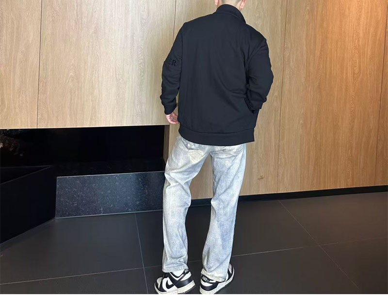 Moncler 몽클레어 블랙 와펜 아플리케 집업 자켓 레플리카 4번 이미지 - 의류 | 세미샵 레플리카 사이트