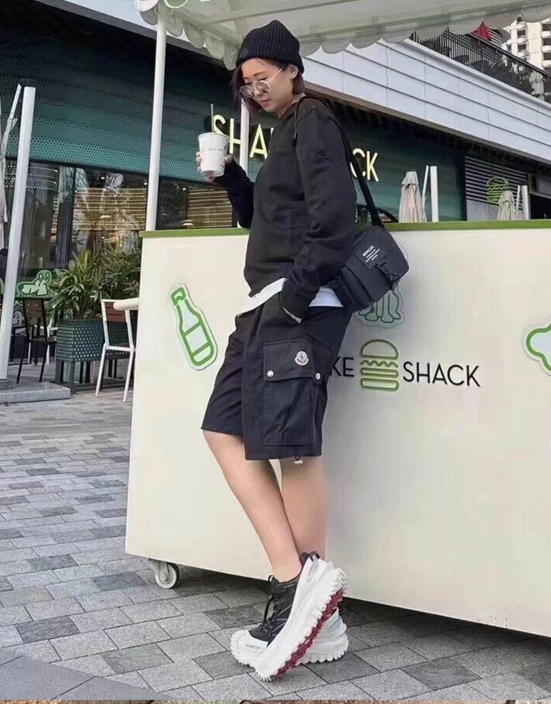 Moncler 몽클레어 서프웩 블랙 카고 쇼츠 레플리카 5번 이미지 - 의류 | 세미샵 레플리카 사이트