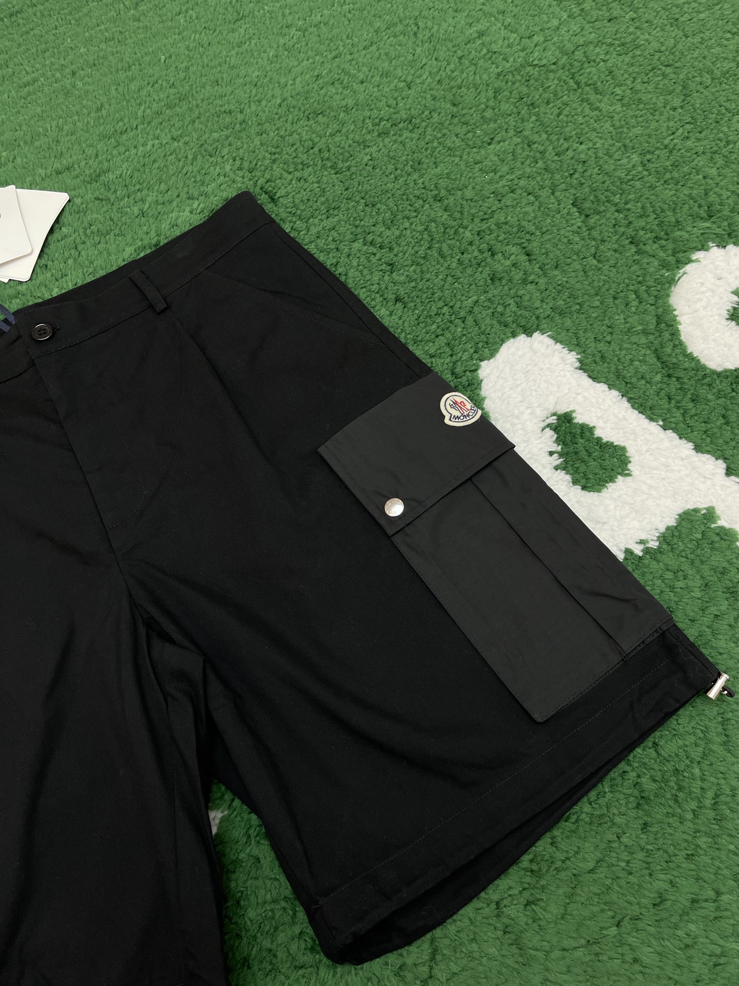 Moncler 몽클레어 서프웩 블랙 카고 쇼츠 레플리카 8번 이미지 - 의류 | 세미샵 레플리카 사이트