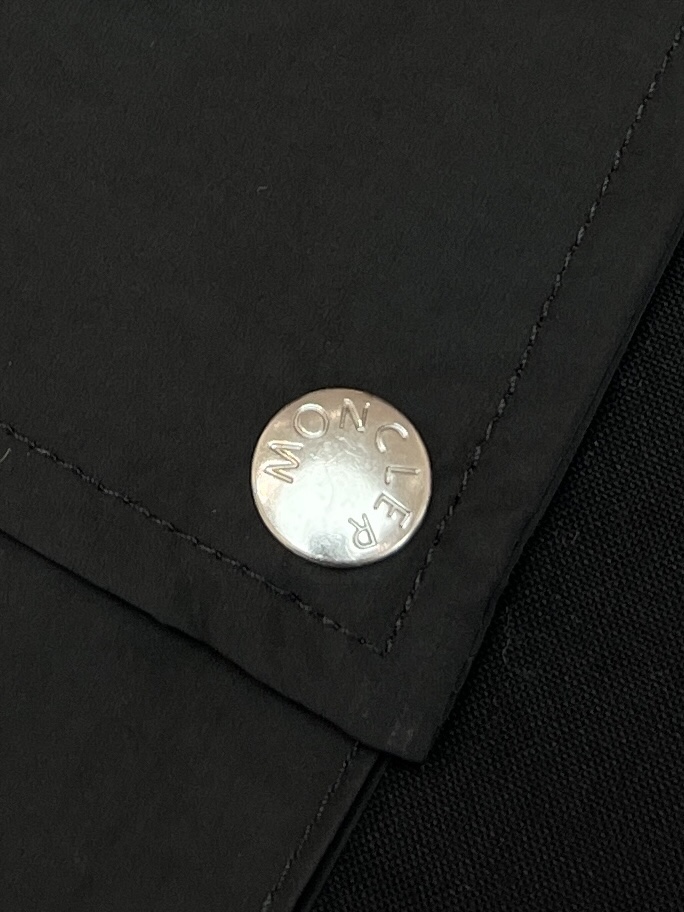 Moncler 몽클레어 서프웩 블랙 카고 쇼츠 레플리카 11번 이미지 - 의류 | 세미샵 레플리카 사이트