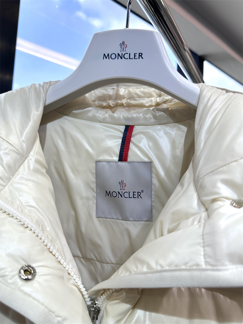 몽클레어 몽클레어 Barante 바란테 숏 다운 패딩 자켓 레플리카 18번 이미지 - 의류 | 세미샵 레플리카 사이트