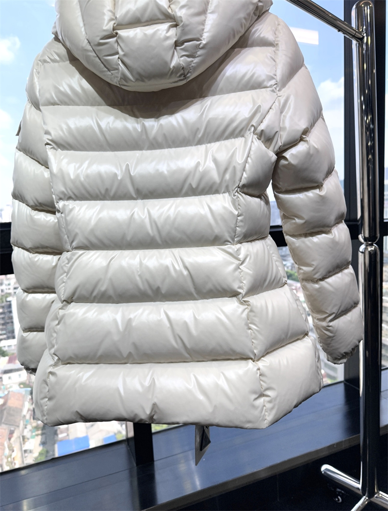 몽클레어 몽클레어 Barante 바란테 숏 다운 패딩 자켓 레플리카 13번 이미지 - 의류 | 세미샵 레플리카 사이트