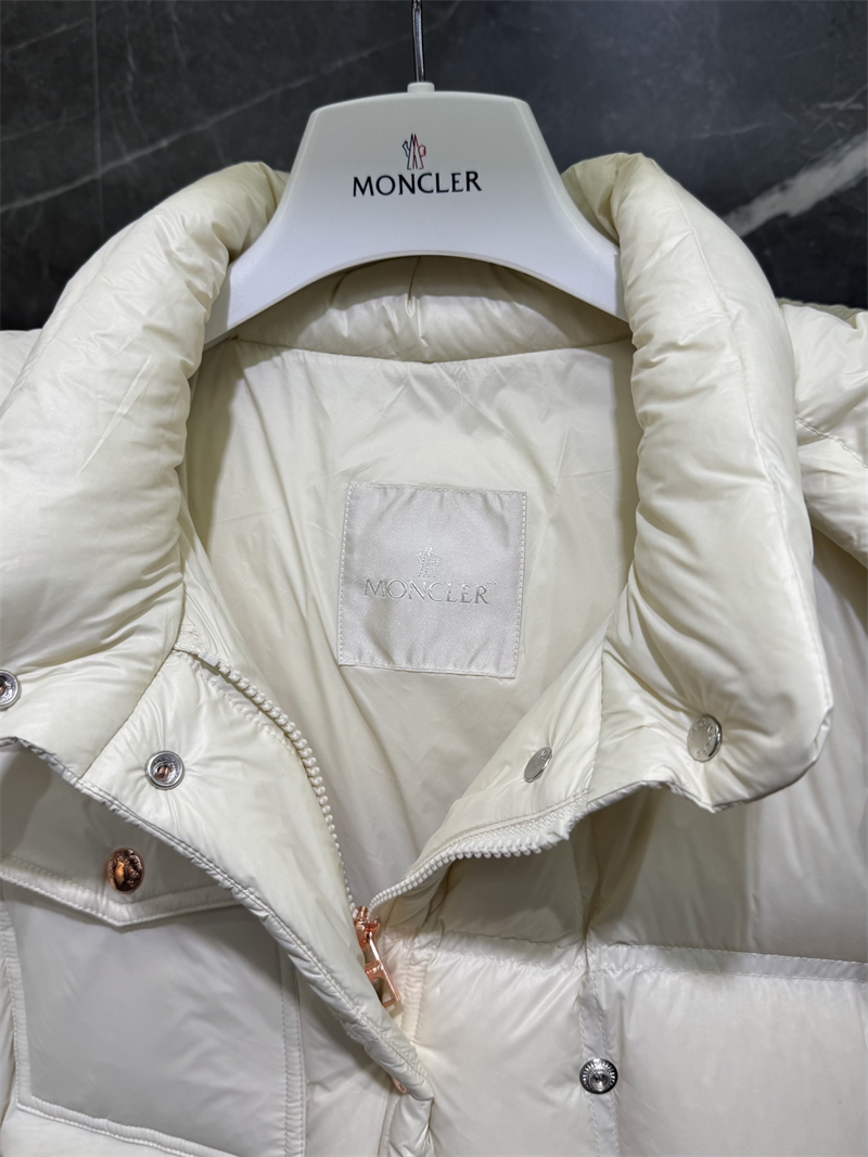 Moncler 몽클레어 Erea 에레아 퀼팅 숏 다운 패딩 자켓 레플리카 17번 이미지 - 의류 | 세미샵 레플리카 사이트