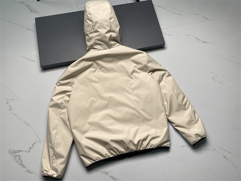 Moncler 몽클레어 Lausfer 라우스퍼 다운 자켓 레플리카 13번 이미지 - 의류 | 세미샵 레플리카 사이트