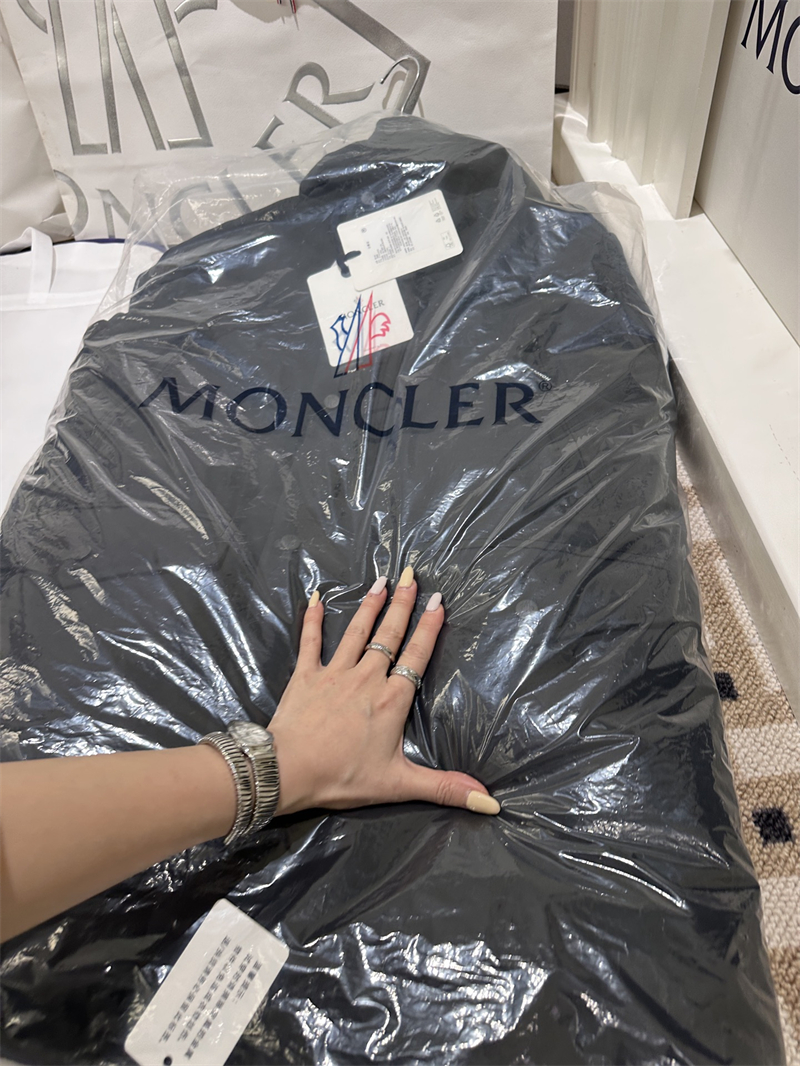 몽클레어 몽클레어 Livradois 리브라도이스 후드 다운 패딩 자켓 레플리카 7번 이미지 - 의류 | 세미샵 레플리카 사이트