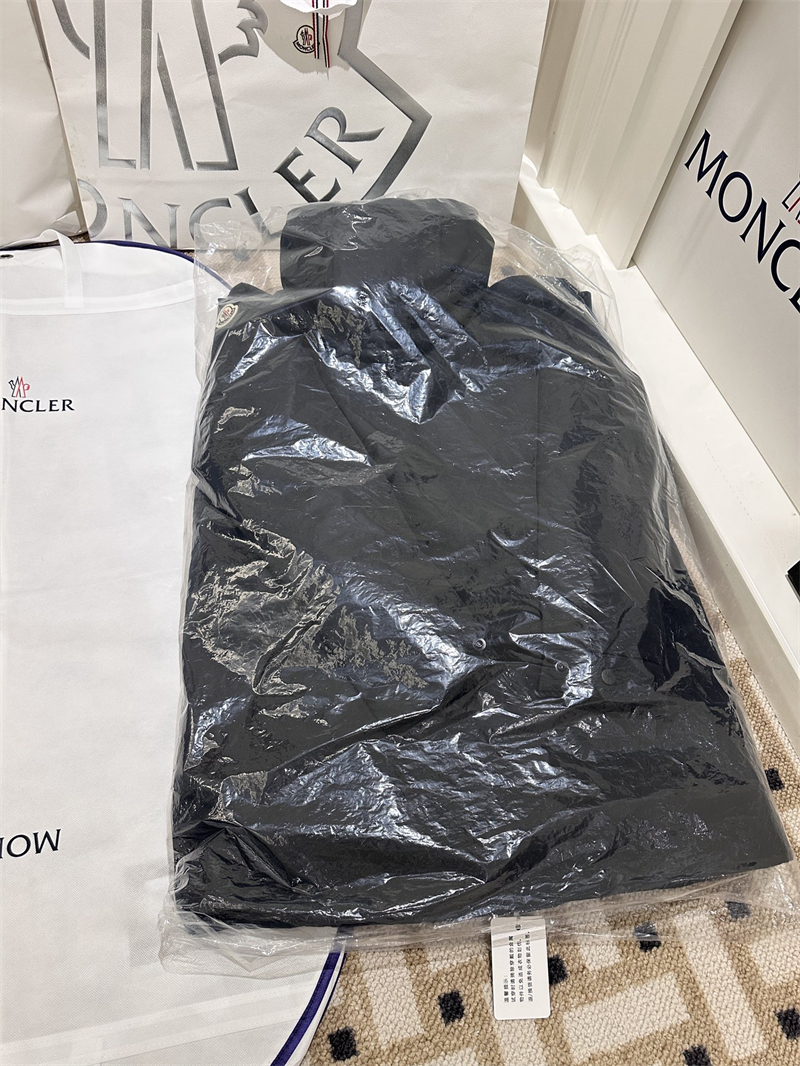 몽클레어 몽클레어 Livradois 리브라도이스 후드 다운 패딩 자켓 레플리카 13번 이미지 - 의류 | 세미샵 레플리카 사이트