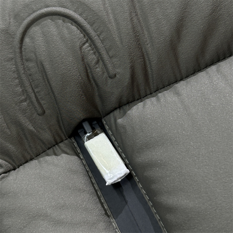 Moncler 몽클레어 Matt 매트 다운 패딩 베스트 조끼 레플리카 15번 이미지 - 의류 | 세미샵 레플리카 사이트