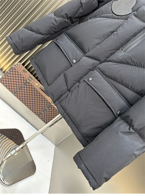 Moncler 몽클레어 x 퍼렐 체스트넛 다운 패딩 자켓 레플리카 6번 이미지 - 의류 | 세미샵 레플리카 사이트