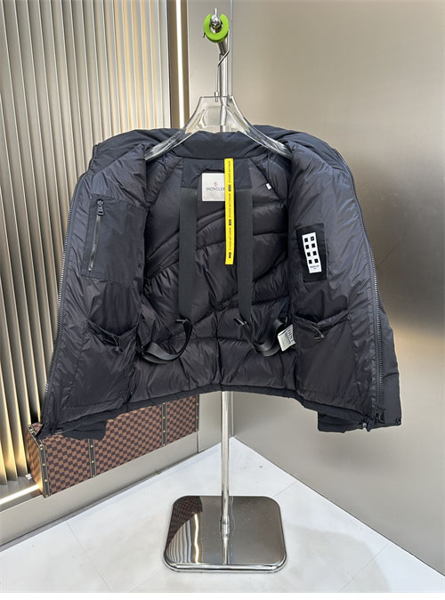 Moncler 몽클레어 x 퍼렐 체스트넛 다운 패딩 자켓 레플리카 9번 이미지 - 의류 | 세미샵 레플리카 사이트