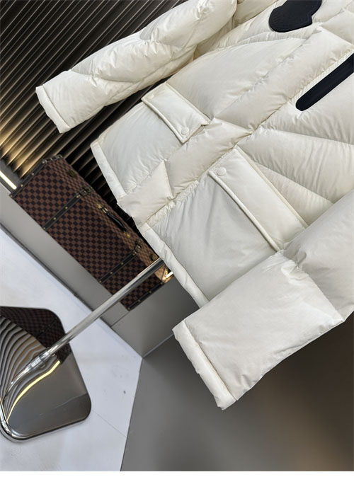 Moncler 몽클레어 x 퍼렐 체스트넛 다운 패딩 자켓 레플리카 15번 이미지 - 의류 | 세미샵 레플리카 사이트