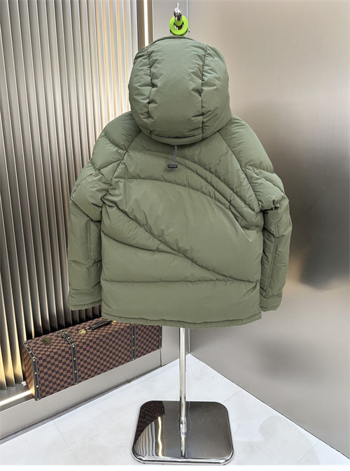 Moncler 몽클레어 x 퍼렐 체스트넛 다운 패딩 자켓 레플리카 27번 이미지 - 의류 | 세미샵 레플리카 사이트