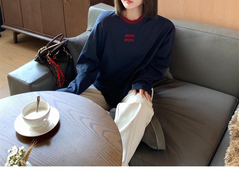 미우미우 미우미우 로고 자수 코튼 저지 긴팔 티셔츠 레플리카 3번 이미지 - 의류 | 세미샵 레플리카 사이트