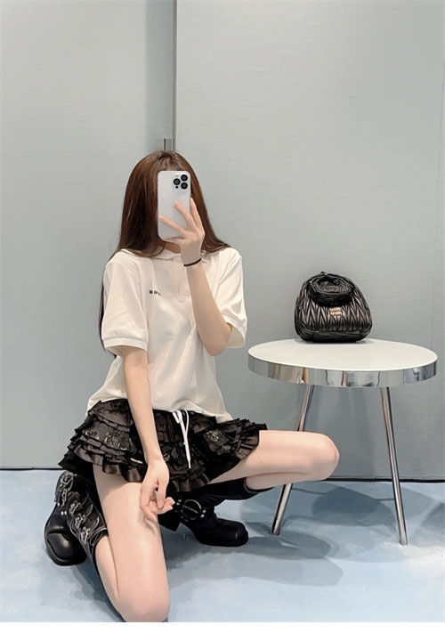 Miu Miu 미우미우 로고 자수 폴로 셔츠 2컬러 레플리카 2번 이미지 - 의류 | 세미샵 레플리카 사이트