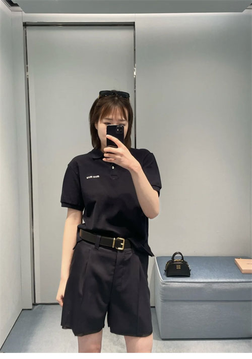 Miu Miu 미우미우 로고 자수 폴로 셔츠 2컬러 레플리카 5번 이미지 - 의류 | 세미샵 레플리카 사이트