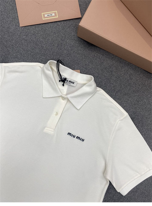Miu Miu 미우미우 로고 자수 폴로 셔츠 2컬러 레플리카 8번 이미지 - 의류 | 세미샵 레플리카 사이트