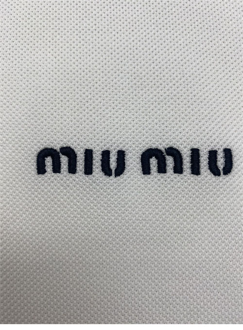 Miu Miu 미우미우 로고 자수 폴로 셔츠 2컬러 레플리카 15번 이미지 - 의류 | 세미샵 레플리카 사이트