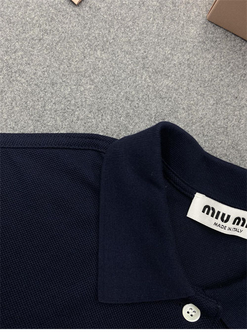 Miu Miu 미우미우 로고 자수 폴로 셔츠 2컬러 레플리카 27번 이미지 - 의류 | 세미샵 레플리카 사이트