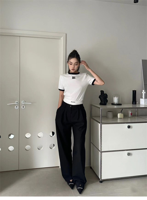 Miu Miu 미우미우 로고 24ss 크루넥 반팔 티셔츠 레플리카 3번 이미지 - 의류 | 세미샵 레플리카 사이트