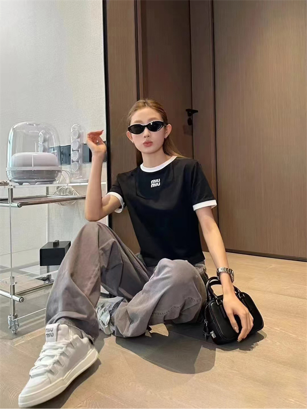 Miu Miu 미우미우 로고 24ss 크루넥 반팔 티셔츠 레플리카 8번 이미지 - 의류 | 세미샵 레플리카 사이트