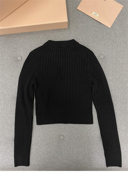 Miu Miu 미우미우 브이넥 리브드 울 크롭 니트 스웨터 레플리카 9번 이미지 - 의류 | 세미샵 레플리카 사이트