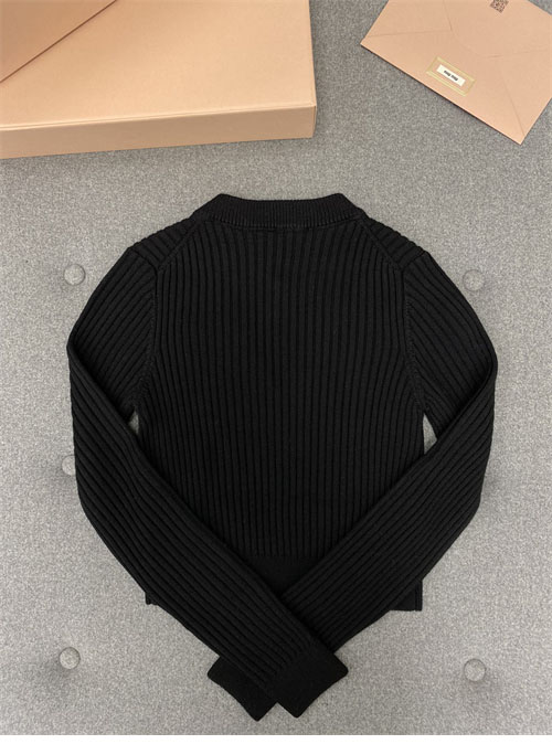 Miu Miu 미우미우 브이넥 리브드 울 크롭 니트 스웨터 레플리카 11번 이미지 - 의류 | 세미샵 레플리카 사이트