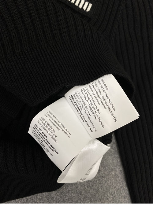 Miu Miu 미우미우 브이넥 리브드 울 크롭 니트 스웨터 레플리카 21번 이미지 - 의류 | 세미샵 레플리카 사이트