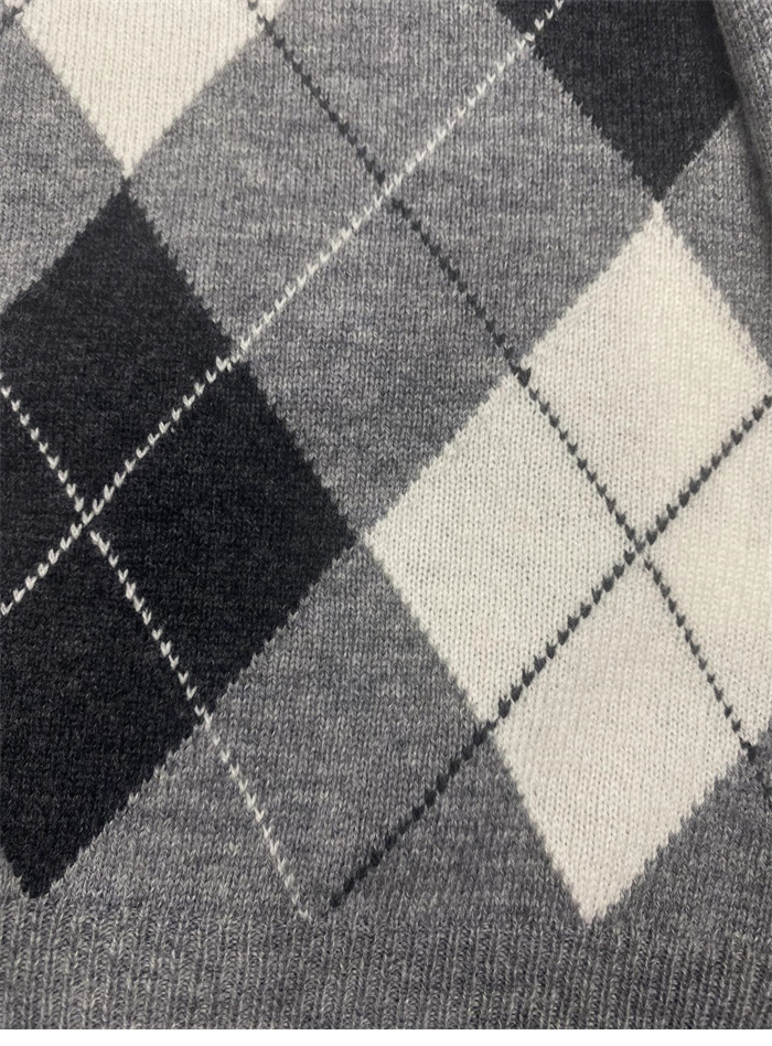 Miu Miu 미우미우 아가일 캐시미어 V넥 니트 스웨터 레플리카 16번 이미지 - 의류 | 세미샵 레플리카 사이트