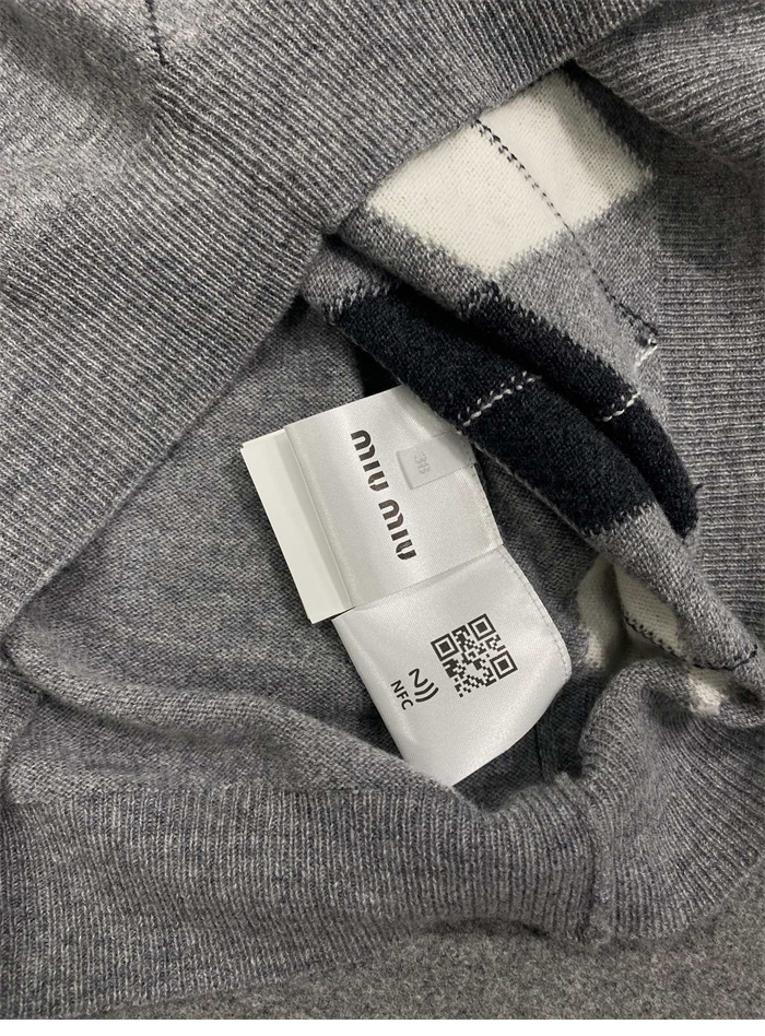 Miu Miu 미우미우 아가일 캐시미어 V넥 니트 스웨터 레플리카 19번 이미지 - 의류 | 세미샵 레플리카 사이트