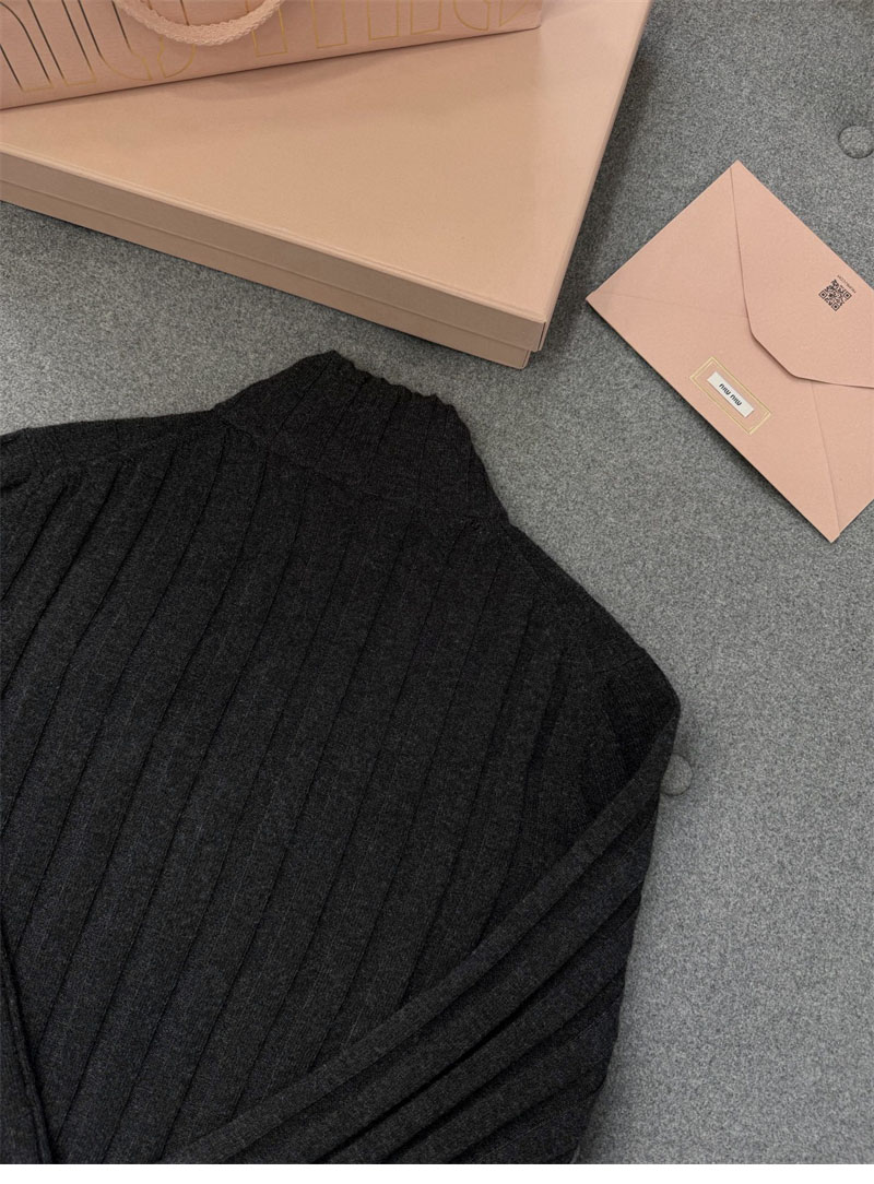 미우미우 미우미우 울 캐시미어 집업 가디건 레플리카 12번 이미지 - 의류 | 세미샵 레플리카 사이트