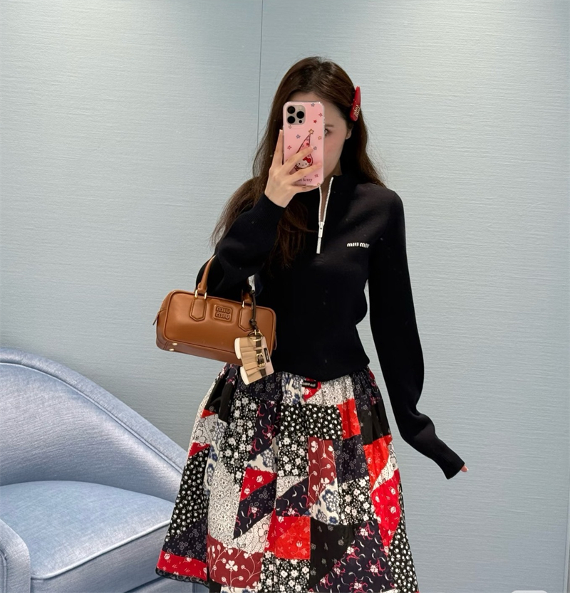 미우미우 미우미우 울 하프 집업 스웨터 니트 레플리카 4번 이미지 - 의류 | 세미샵 레플리카 사이트