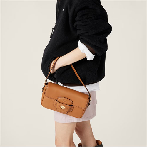 Miu Miu 미우미우 자수 로고 오버사이즈 플리스 반집업 스웨트셔츠 레플리카 13번 이미지 - 의류 | 세미샵 레플리카 사이트