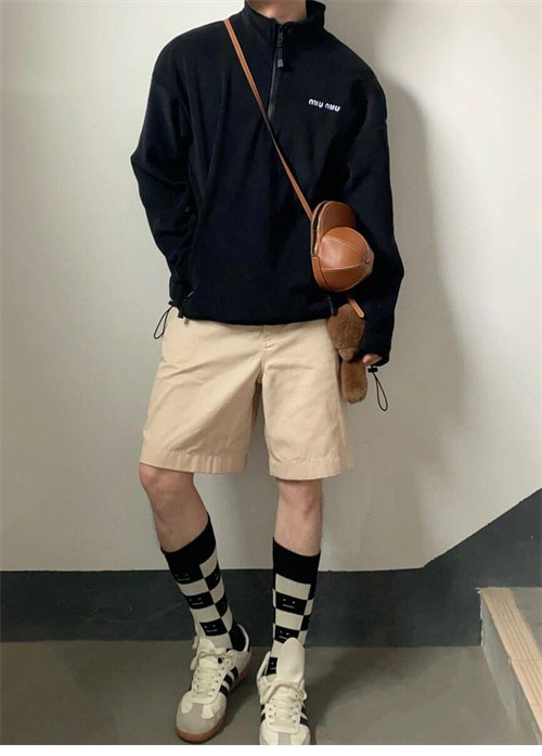 Miu Miu 미우미우 자수 로고 오버사이즈 플리스 반집업 스웨트셔츠 레플리카 17번 이미지 - 의류 | 세미샵 레플리카 사이트