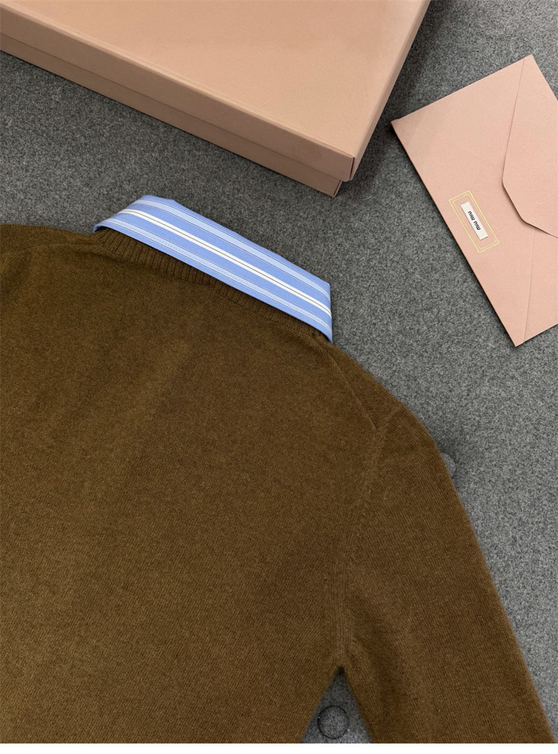 미우미우 미우미우 카라 엠벨리시드 캐시미어 가디건 레플리카 7번 이미지 - 의류 | 세미샵 레플리카 사이트