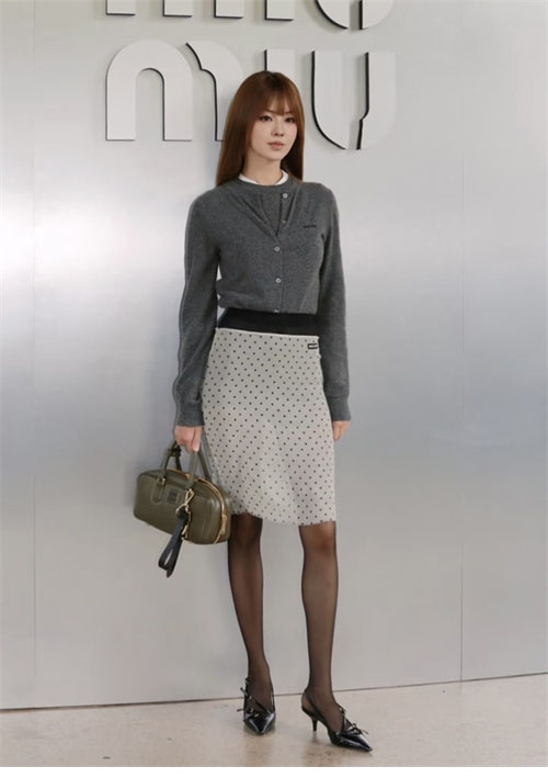 미우미우 미우미우 캐시미어 니트 가디건 레플리카 14번 이미지 - 의류 | 세미샵 레플리카 사이트