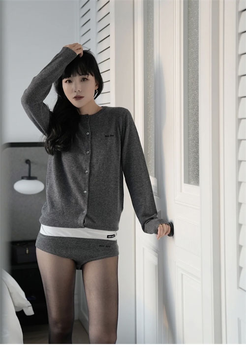 미우미우 미우미우 캐시미어 니트 가디건 레플리카 9번 이미지 - 의류 | 세미샵 레플리카 사이트