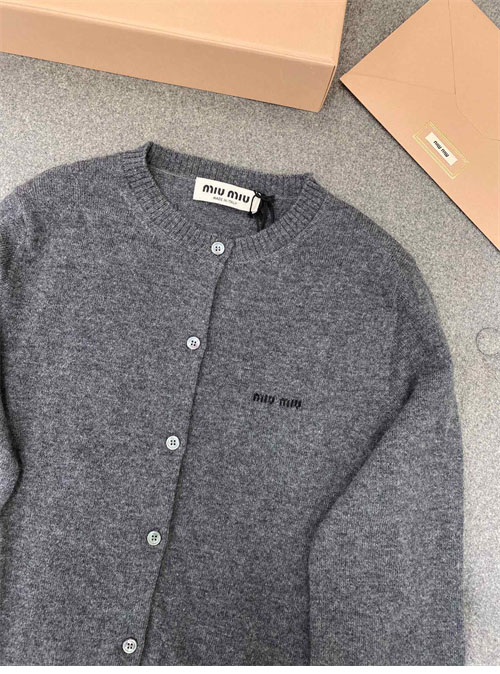 미우미우 미우미우 캐시미어 니트 가디건 레플리카 16번 이미지 - 의류 | 세미샵 레플리카 사이트