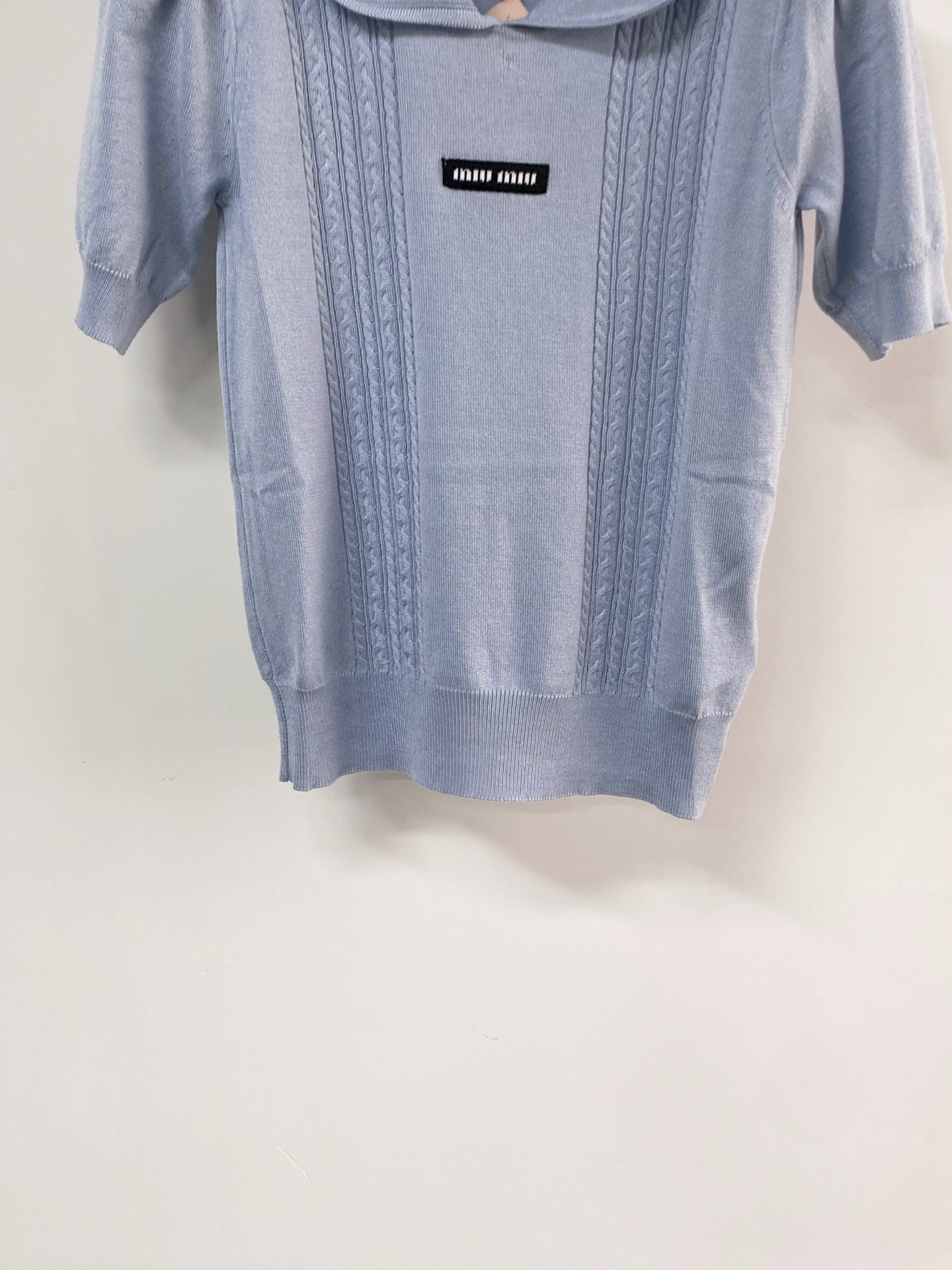 미우미우 미우미우 케이블 폴로 셔츠 레플리카 11번 이미지 - 의류 | 세미샵 레플리카 사이트