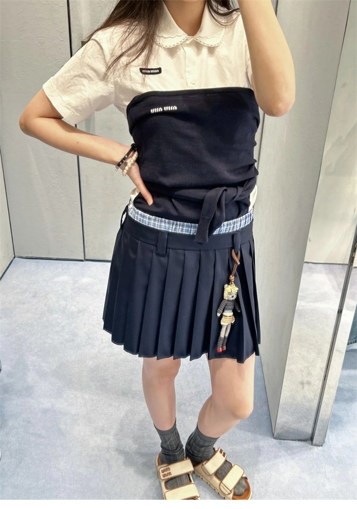 Miu Miu 미우미우 플리츠 바타비아 미니스커트 레플리카 4번 이미지 - 의류 | 세미샵 레플리카 사이트