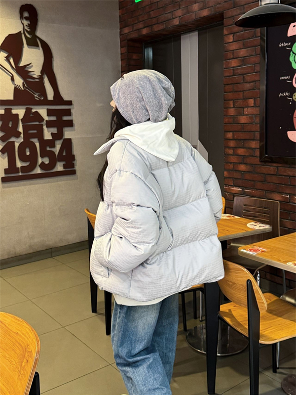 Miu Miu 미우미우 24FW 로고 패딩 자켓 레플리카 4번 이미지 - 의류 | 세미샵 레플리카 사이트