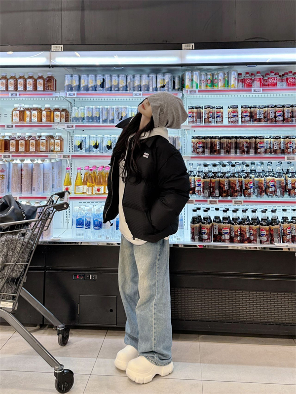 Miu Miu 미우미우 24FW 로고 패딩 자켓 레플리카 6번 이미지 - 의류 | 세미샵 레플리카 사이트