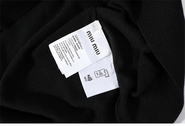 Miu Miu 미우미우 24SS 로고 울 니트 폴로 티셔츠 레플리카 14번 이미지 - 의류 | 세미샵 레플리카 사이트