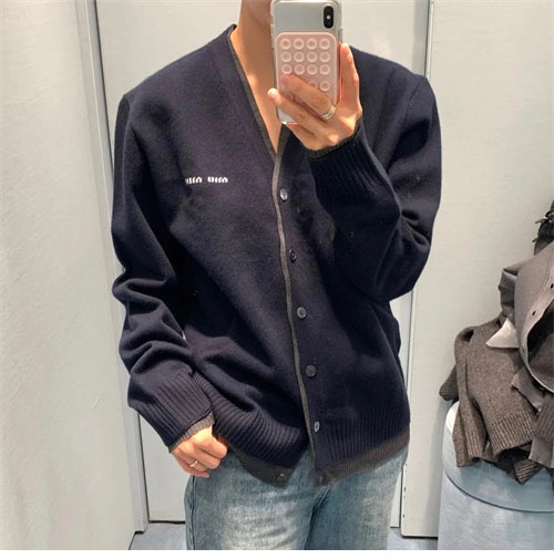 Miu Miu 미우미우 24ss 체스트 로고 실크 캐시미어 스웨터 가디건 레플리카 2번 이미지 - 의류 | 세미샵 레플리카 사이트