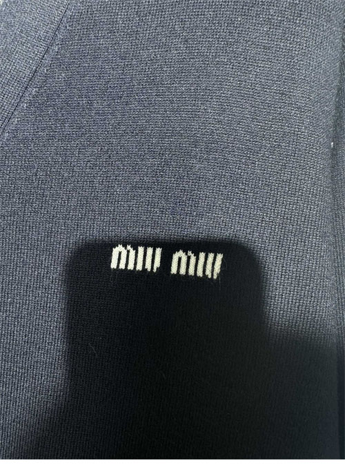 Miu Miu 미우미우 24ss 체스트 로고 실크 캐시미어 스웨터 가디건 레플리카 10번 이미지 - 의류 | 세미샵 레플리카 사이트