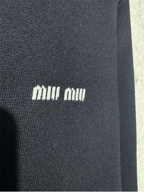 Miu Miu 미우미우 24ss 체스트 로고 실크 캐시미어 스웨터 가디건 레플리카 11번 이미지 - 의류 | 세미샵 레플리카 사이트