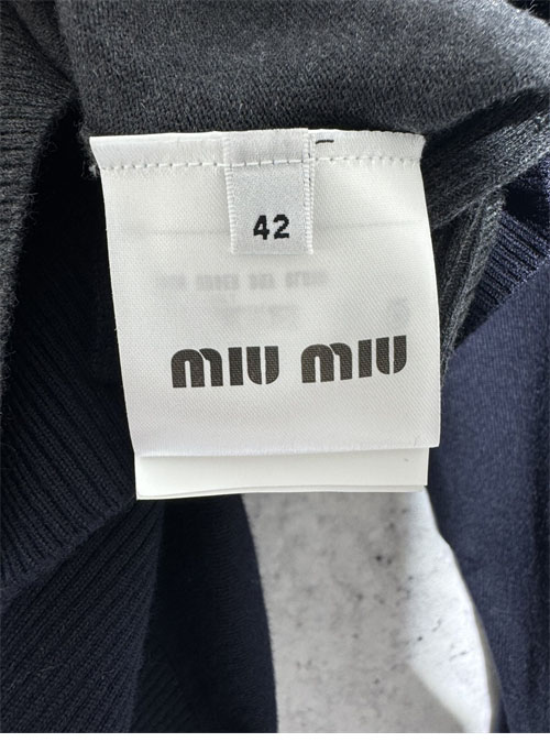 Miu Miu 미우미우 24ss 체스트 로고 실크 캐시미어 스웨터 가디건 레플리카 21번 이미지 - 의류 | 세미샵 레플리카 사이트