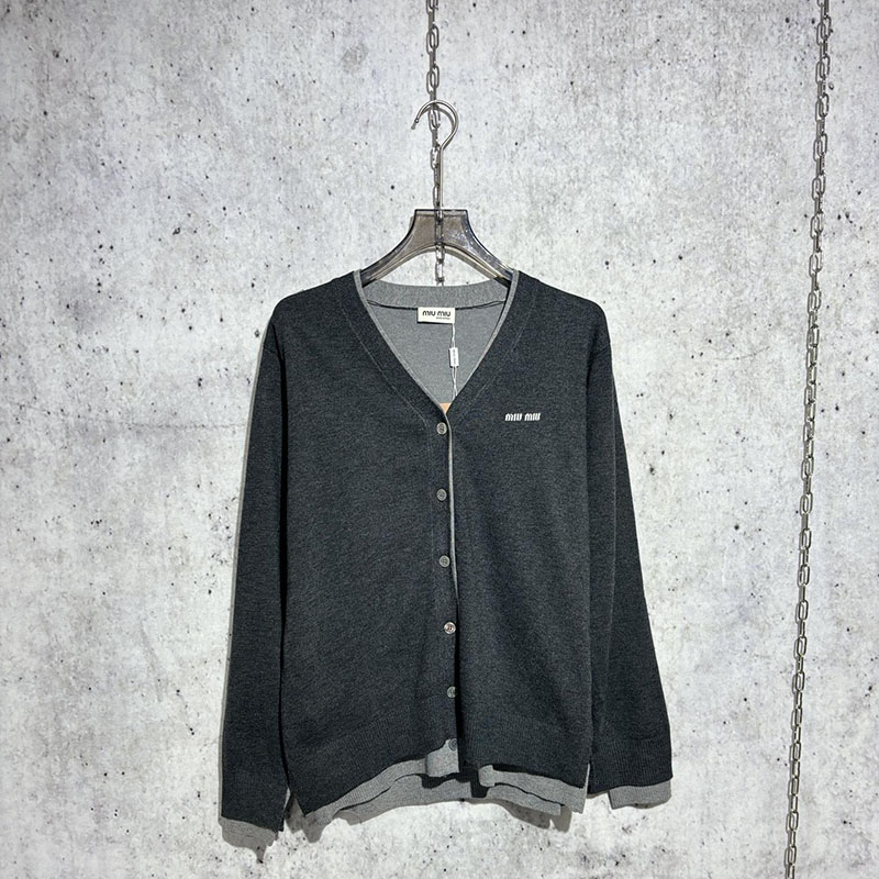 Miu Miu 미우미우 24ss 체스트 로고 실크 캐시미어 스웨터 가디건 레플리카 1번 이미지 - 의류 | 세미샵 레플리카 사이트